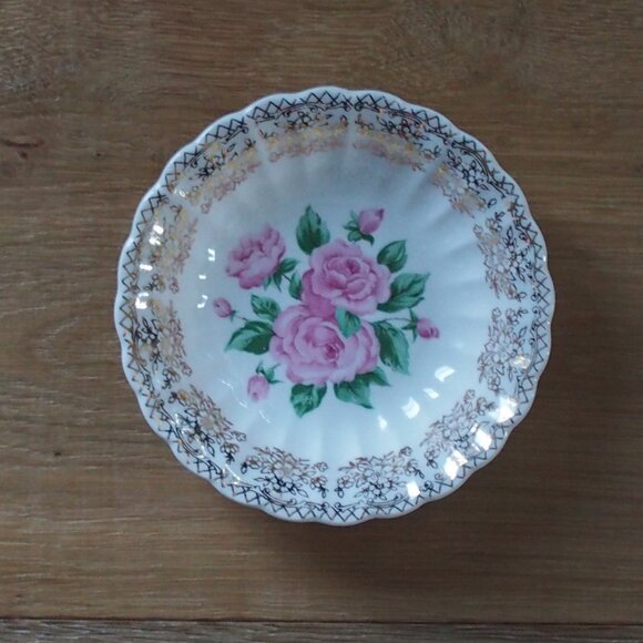 The Sebring Pottery Co. | Vintage China Bouquet Fruit Bowl - Picture 1 of 2